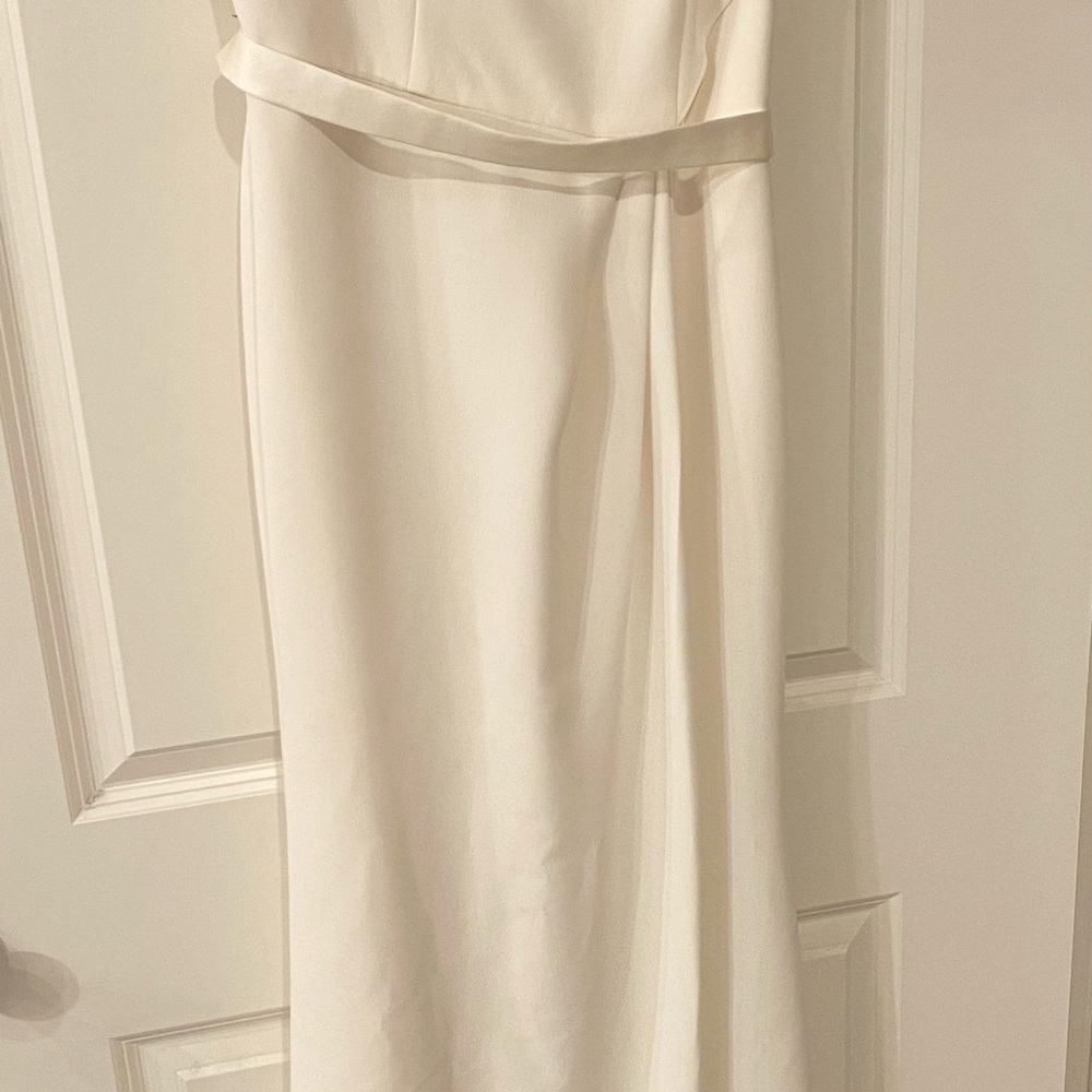 Women’s Vera Wang Cream Wedding Dress. Size 8.